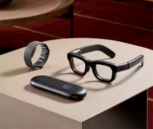 Meta’s groundbreaking 2mm laser display